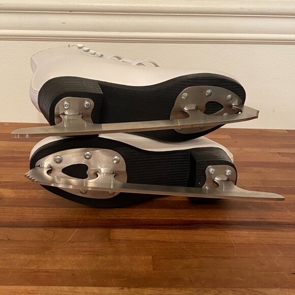 Ice Skates White Ice Figure Skating Shoe by American Athletic Girls Youth Size 5 - Picture 4 of 15